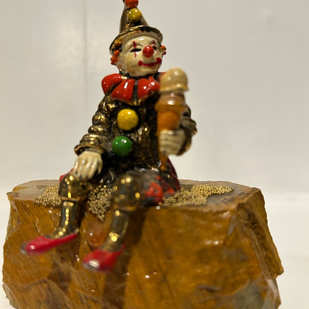 Ron Lee collectible. Clown with ice cream.